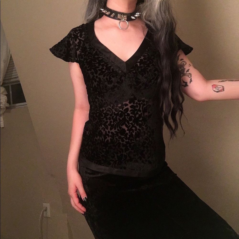 5 for $25🥀 90s goth velvet burn out top